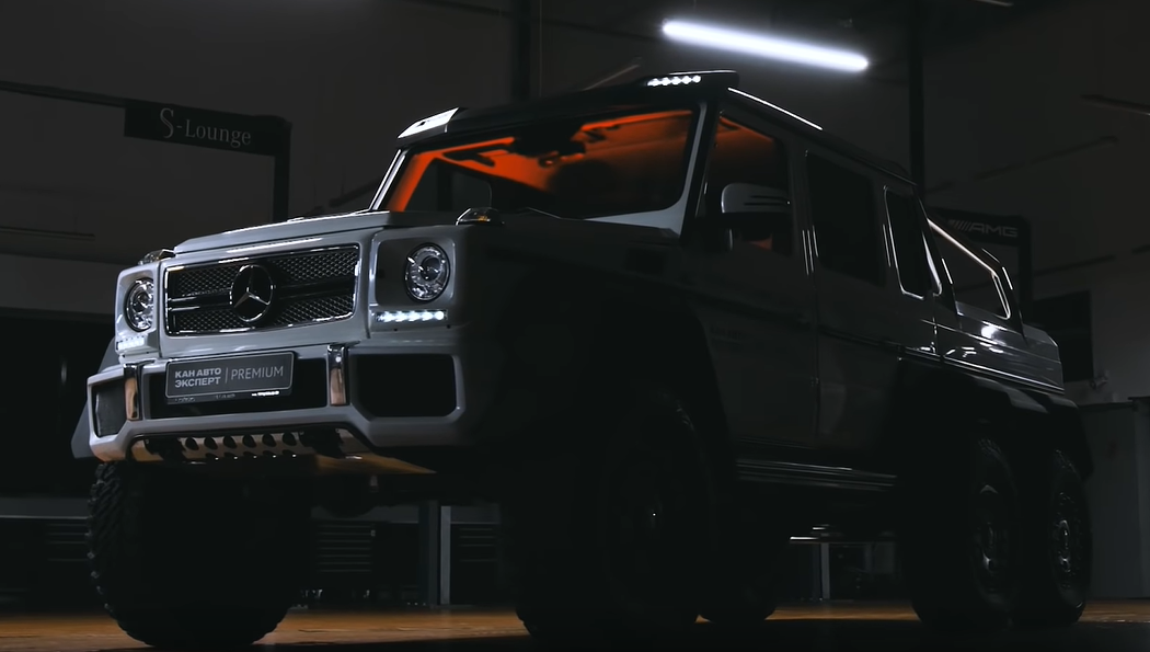 Стоп кадр из ролика "D3 Mercedes G63 AMG 6X6 за 100.000.000 Руб." Ссылка - https://www.youtube.com/watch?v=CBCLI1WApVE 