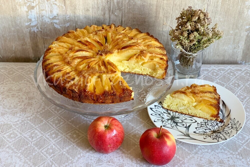 Пирог с яблоками на кукурузной муке