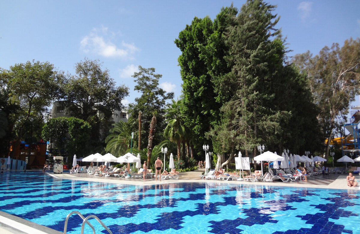 Территория отеля Botanik Platinum 5*