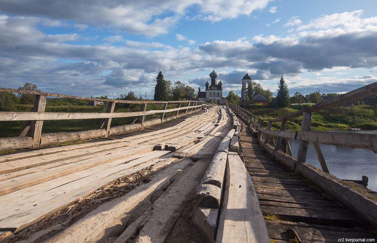 Село между. Мост в Архангельской области. Мосты на Онегу Архангельская область. Мост через реку Кена Архангельская область. Мост в деревне Измайловская.