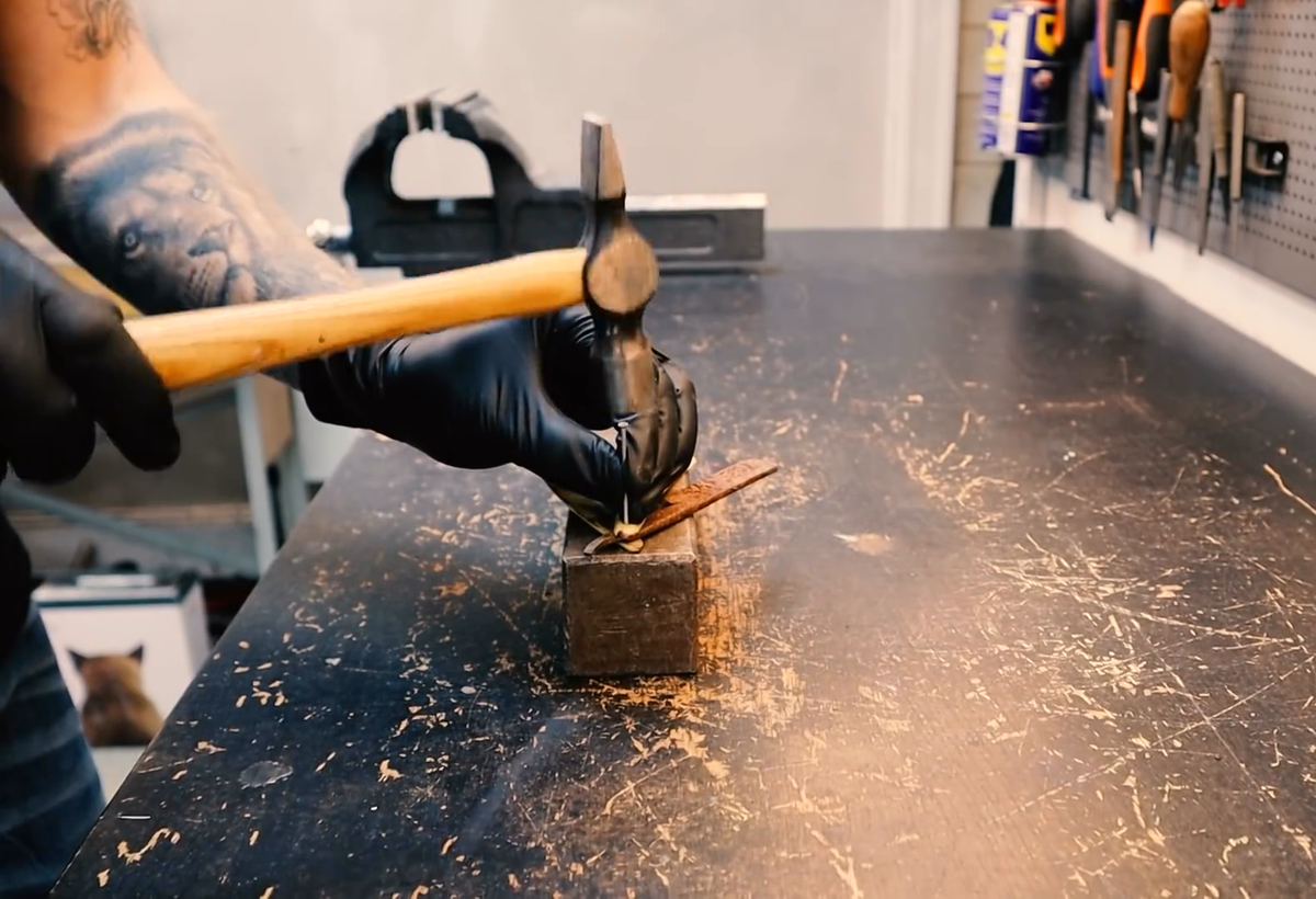 фото - удаление штифта из ручки изделия