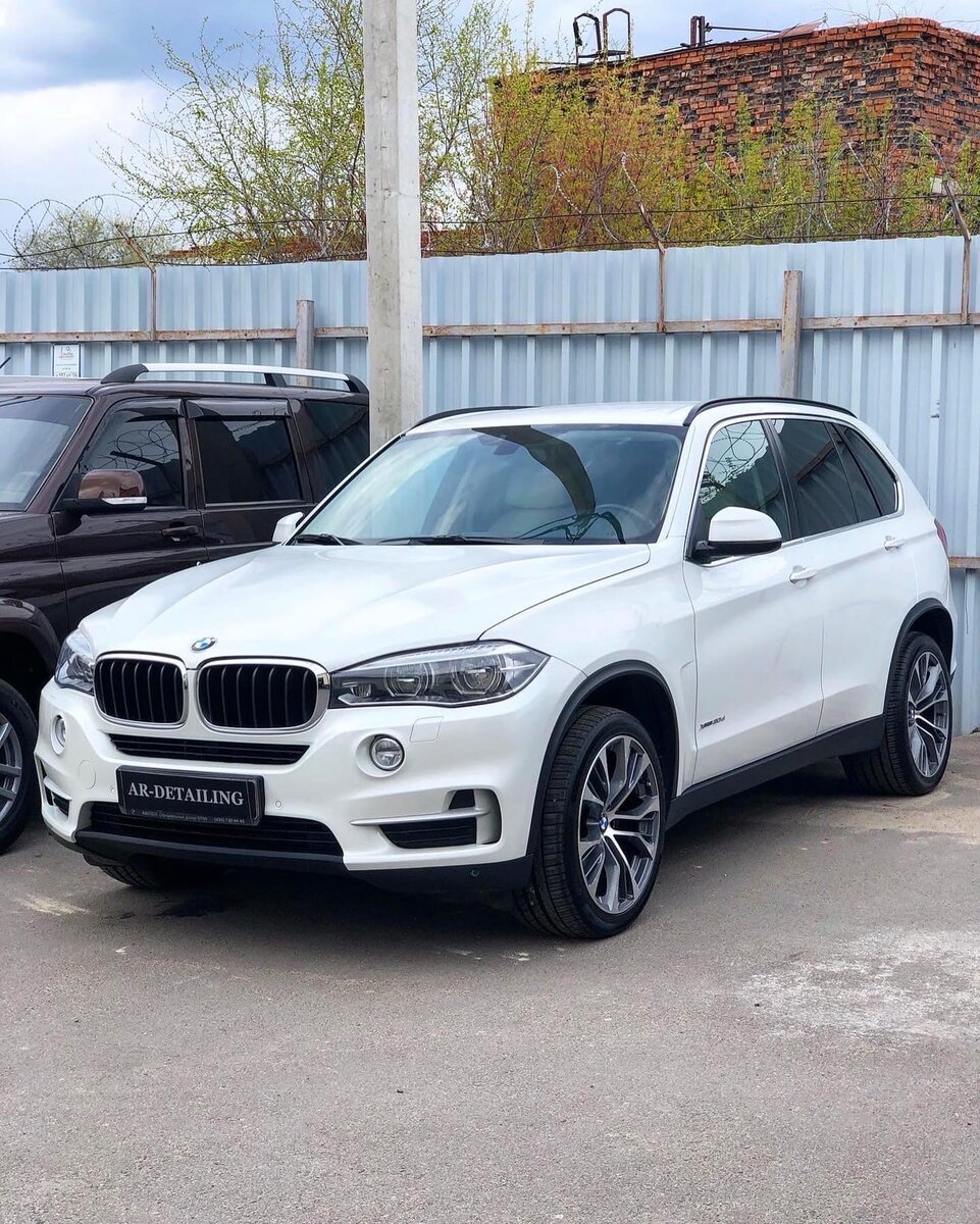 Снаружи машина смотрится шикарно. Но нам интересно, что там у нее в салоне творится!