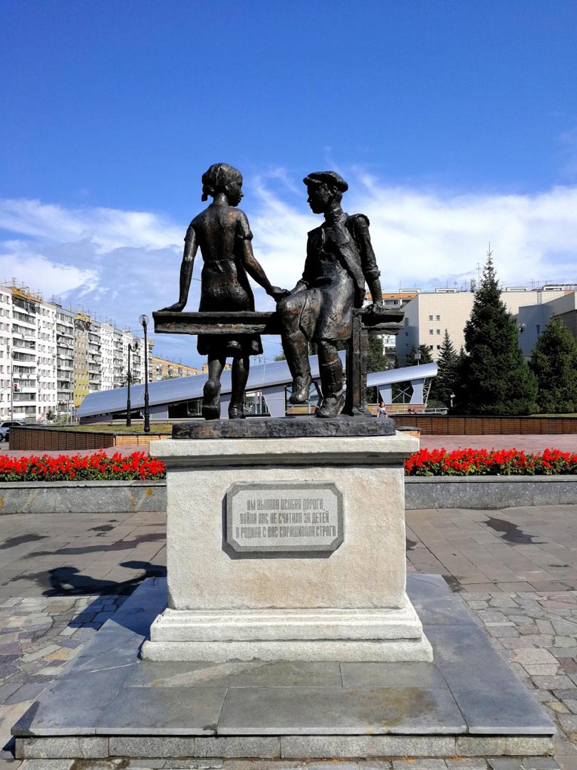 Памятники в городе самара. Памятник несовершеннолетним труженикам тыла Самара. Памятник «несовершеннолетним труженикам тыла 1941—1945.