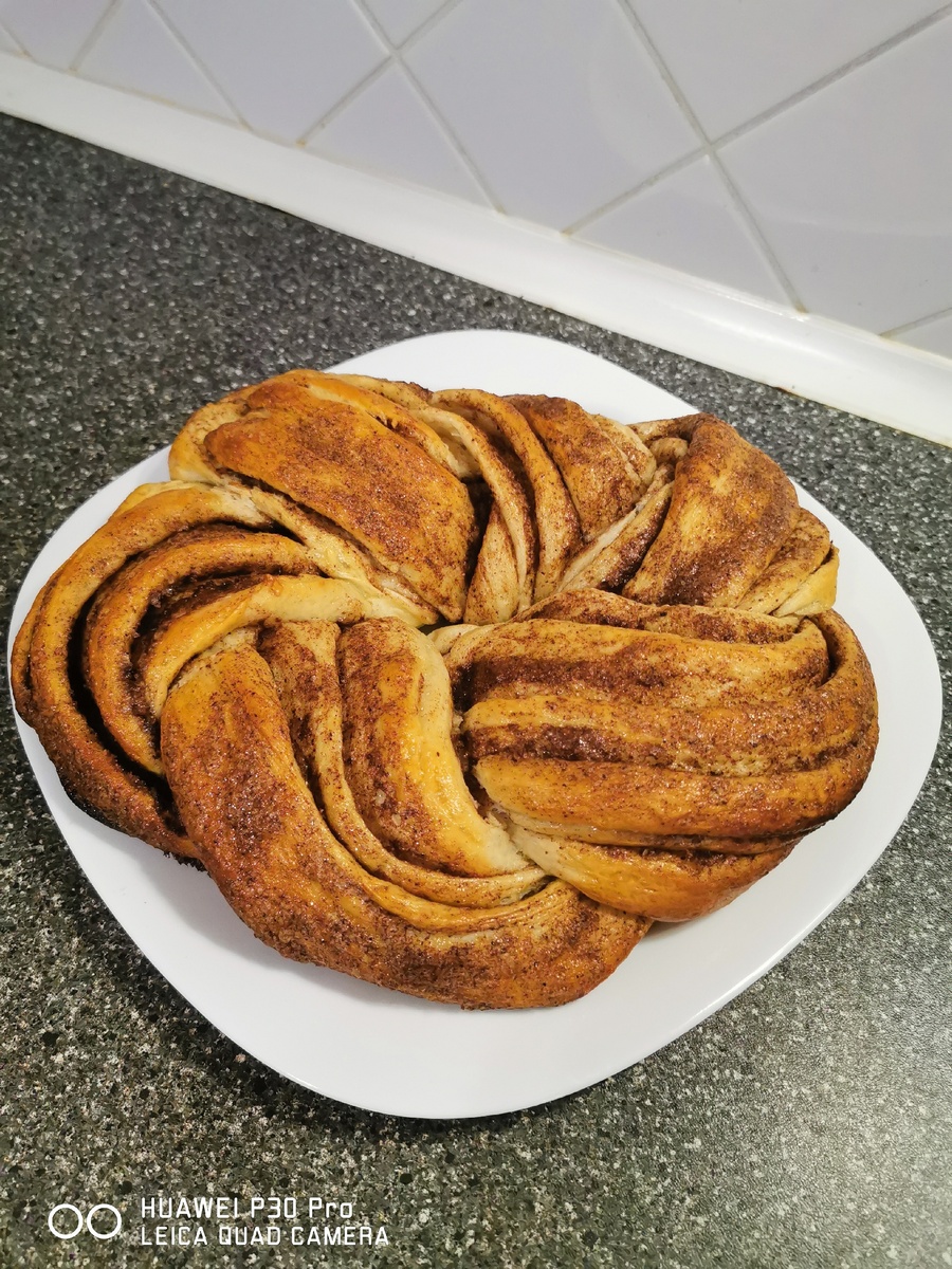 Булочка с корицей