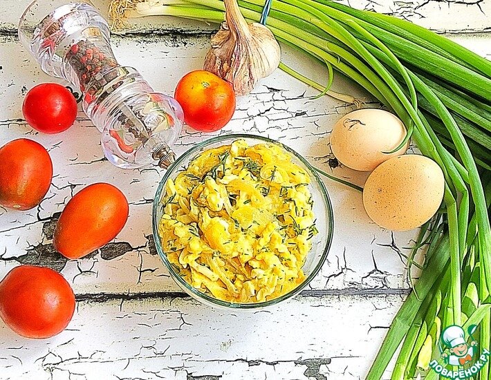 Вкусно, просто, быстро! Но при всей своей незатейливости салат получается интересным и самодостаточным. Угощайтесь!