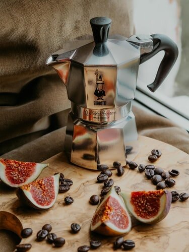 Классическая гейзерная кофеварка Bialetti из нержавеющей стали на 3 порции.
