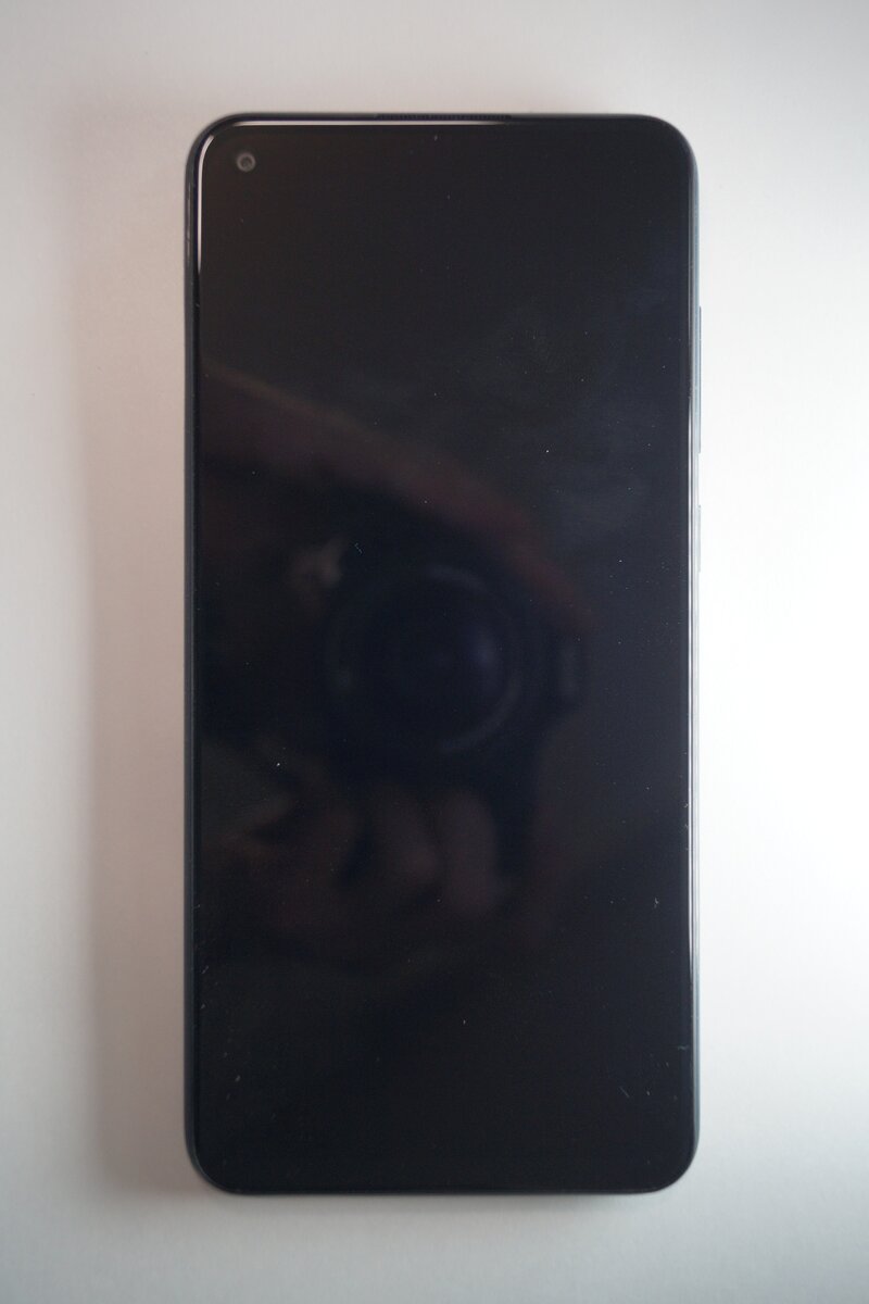 Остатки пыли напрягают, так как телефон иногда срабатывает ложными нажатиями из-за них