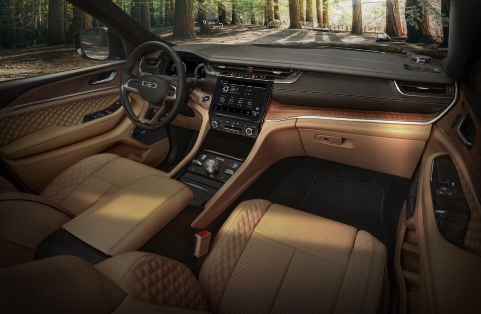 2021 Jeep Grand Cherokee’s Interior Mashes Luxury and Off-Roading
