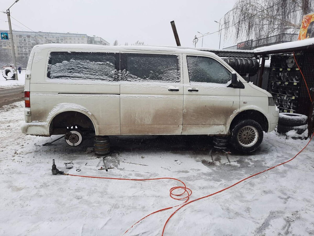 Колесо спустило в один момент: находим причину | Вы в пути | Дзен