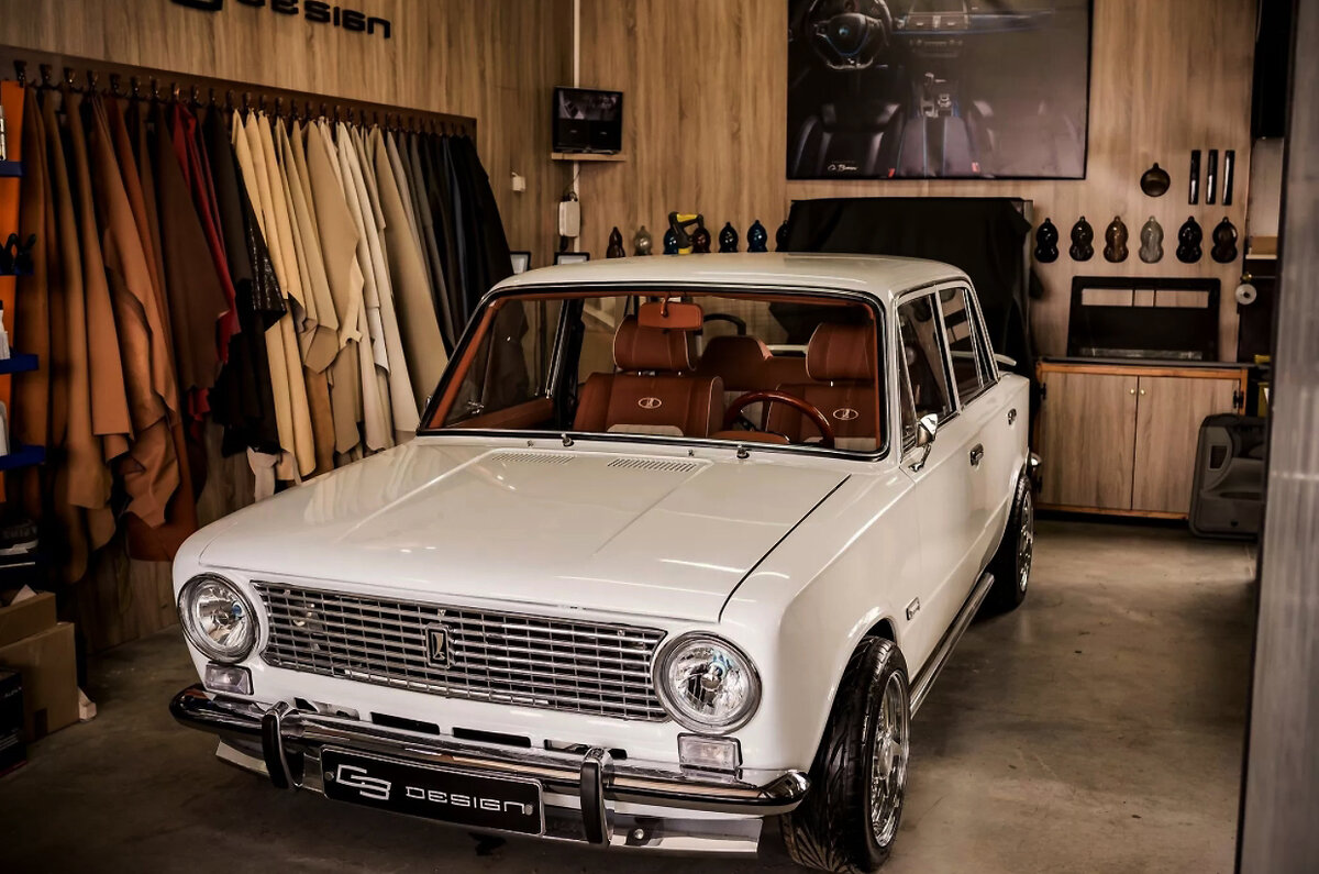 Ретро ВАЗ-2101 со стильным интерьерным дизайном от GB Design