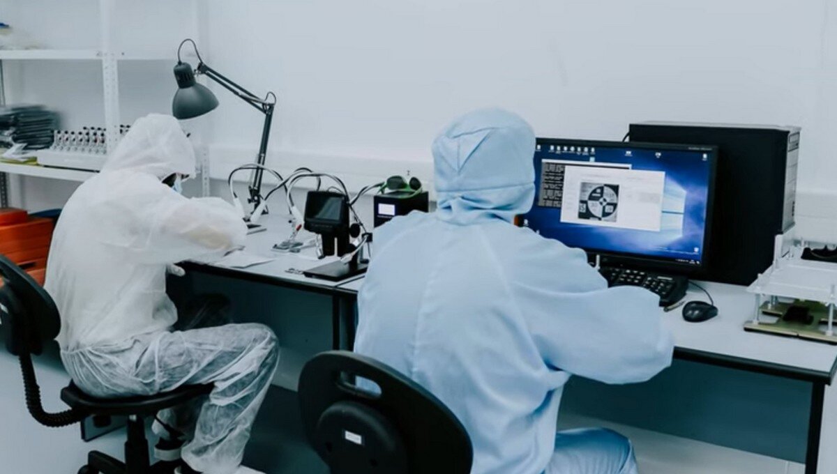 Сотрудники НОЦ «Нанотех» и компании Biosmart работают над созданием новых высокочувствительных элементов для биометрических сканеров. Фото: пресс-служба BioSmart