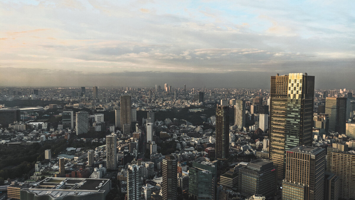 Стать лучше очень просто — это внезапное озарение, крошечная перемена, которую можно принять уже здесь и сейчас, но люди игнорируют простое положение вещей, идя к совершенству извилистыми путями. Те, кто говорит, что изменения нужно начинать с себя, правы. Мы перечислили 10 очень простых истин, приняв которые, ты сможешь понять, как стать лучше уже сейчас.