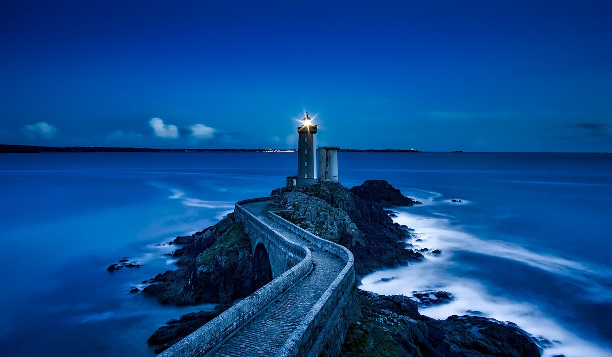 2. Image by David Mark from Pixabay 