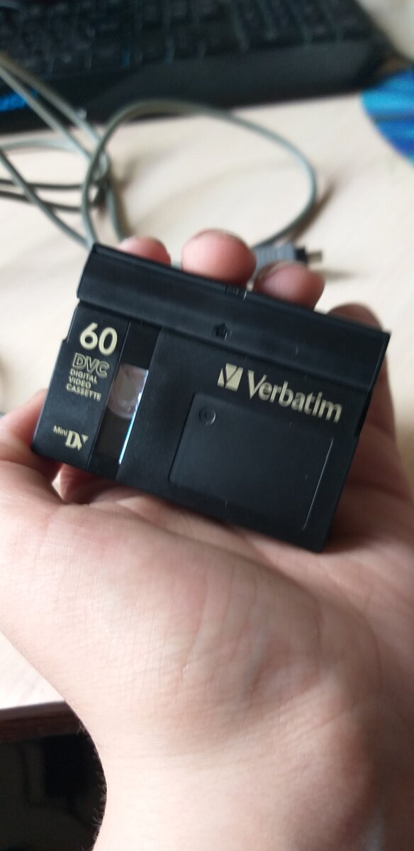 Mini-DV