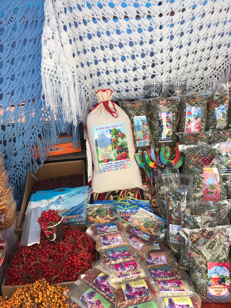 На рынке в Домбае.