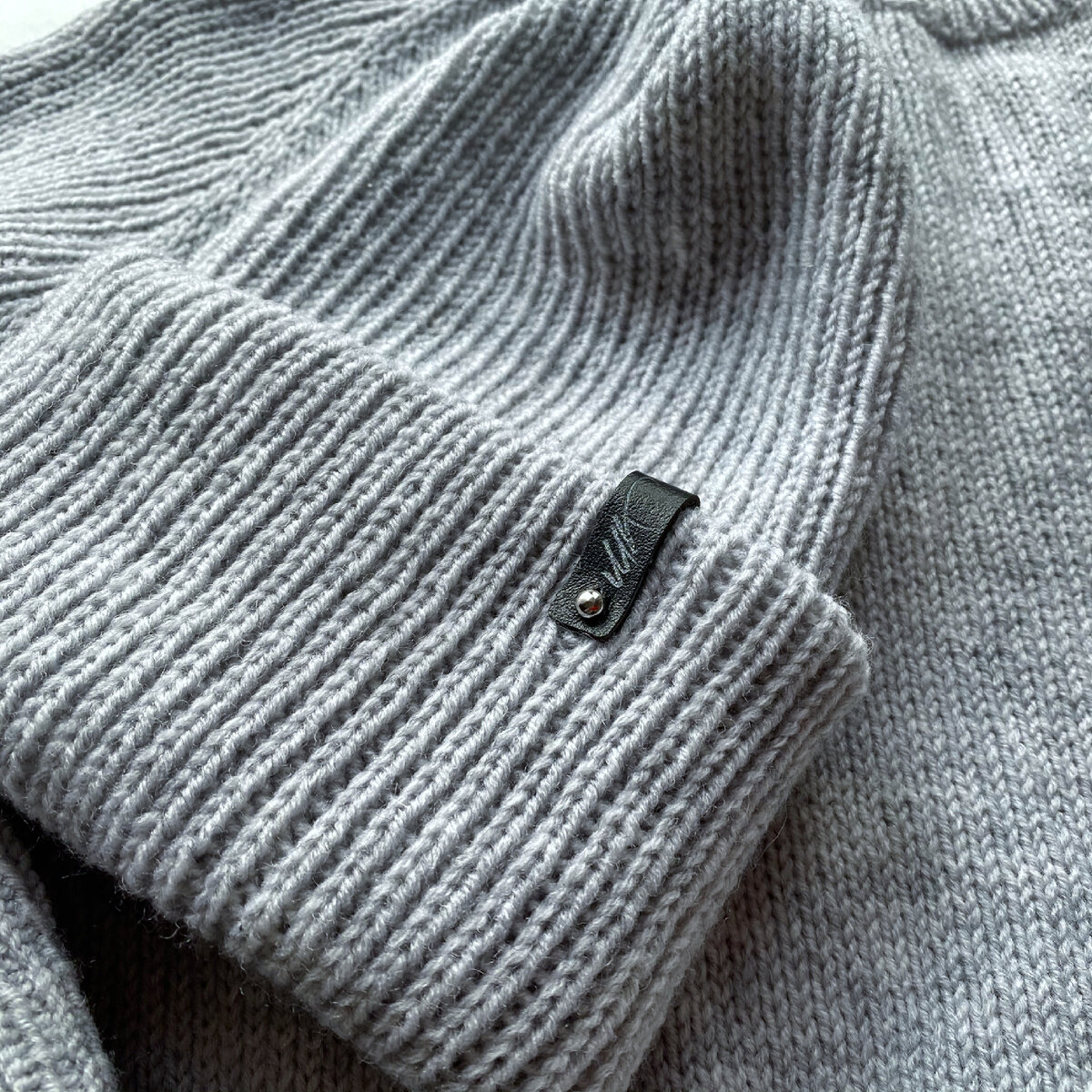 шапка связана резинкой 1х1