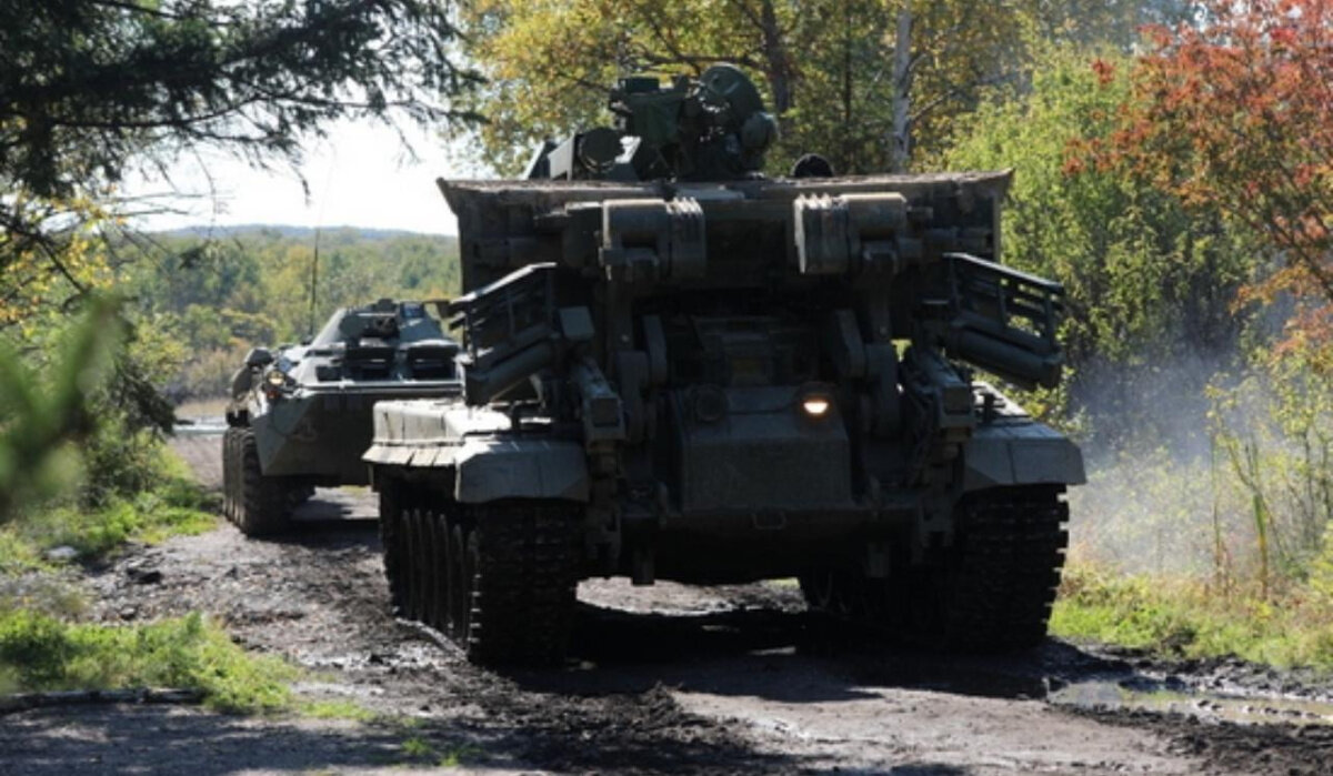 Военная техника на дорогах .  фото: картинки  яндекса. 