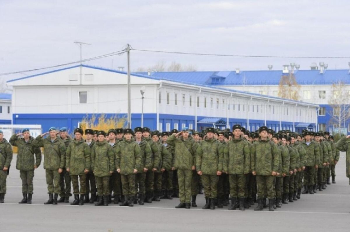    Мобилизованные ребята уходят в зону СВО.