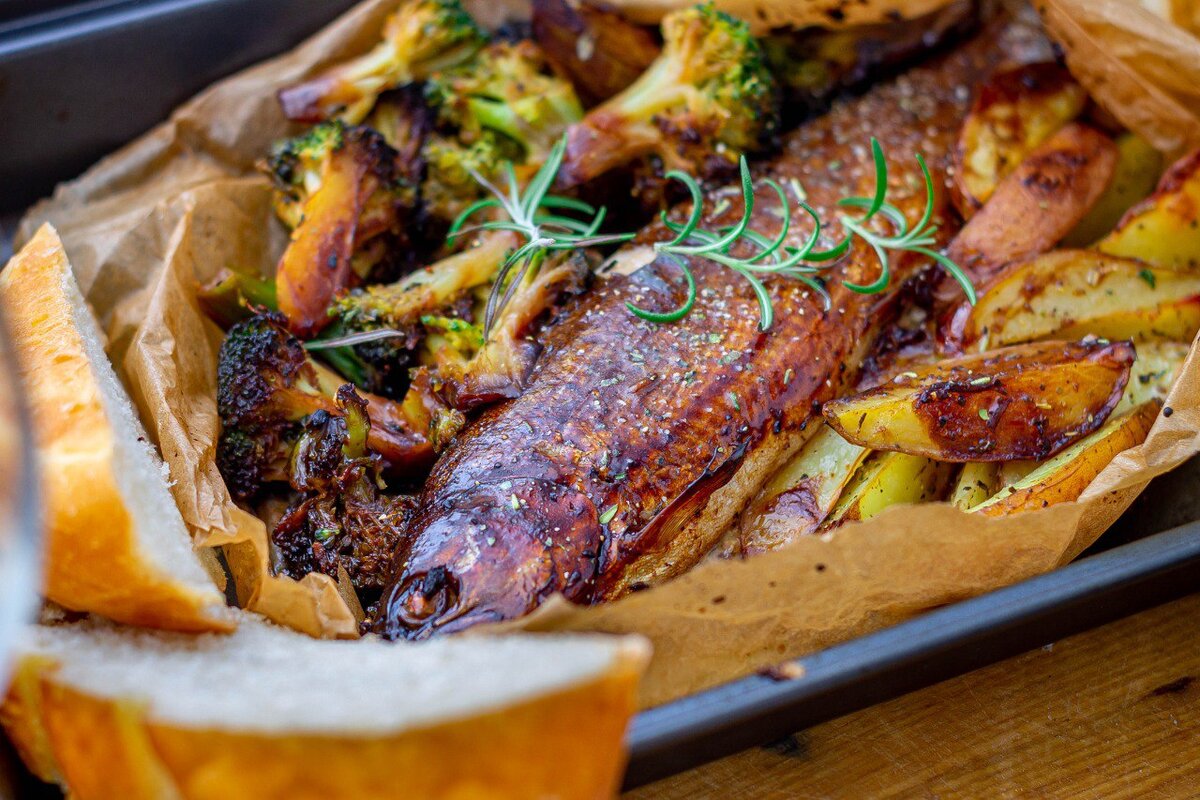 В итоге получится вот такое роскошное блюдо! Форель со сливочным сыром, глазированная соусом унаги