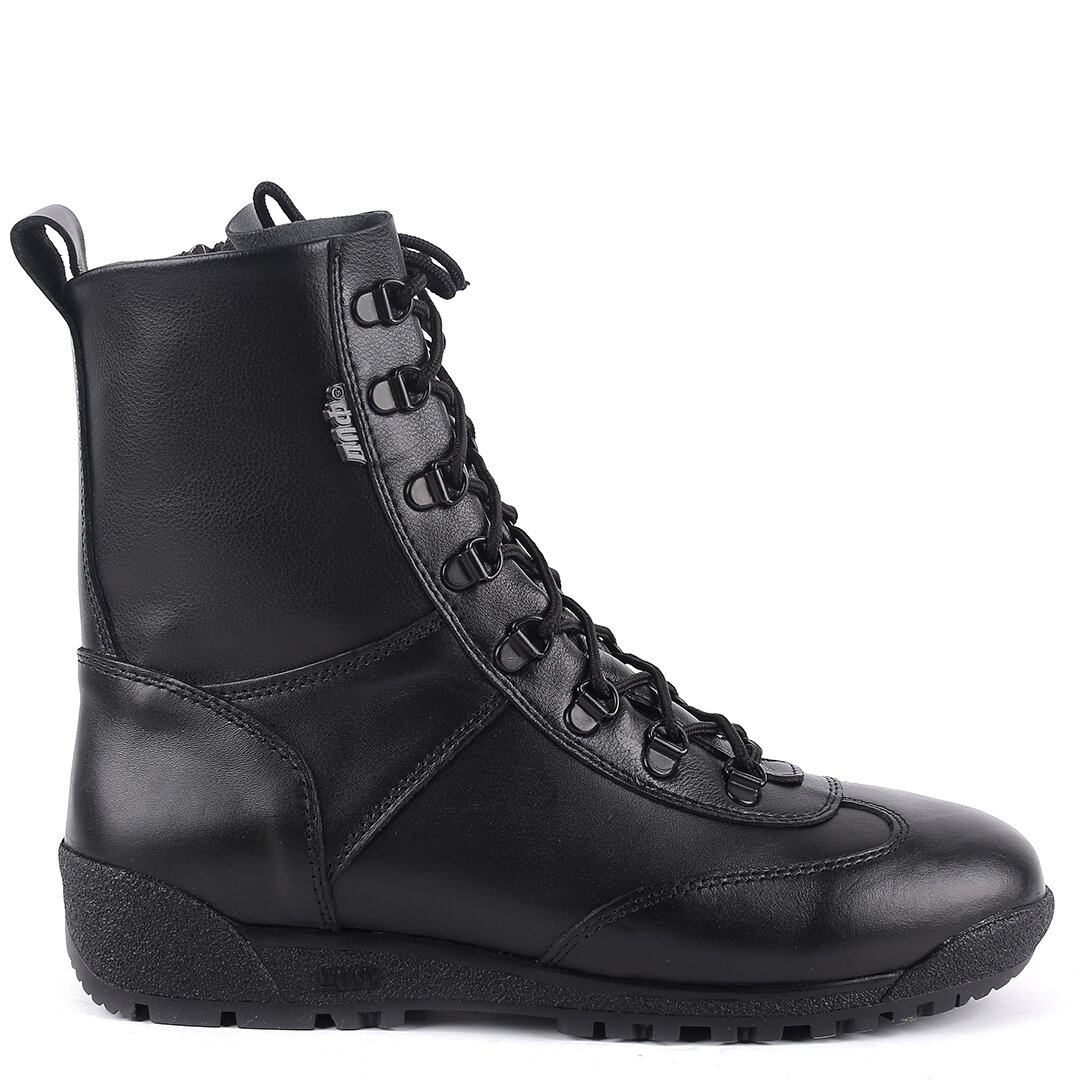 Патриоты - одна из самых популярных моделей ботинок. Я ими был расстроен. Не плохая обувь для прогулок по "комнате" в остальном быстро убивается и течет. Не какого экстрима, бережное отношение и только. Есть множество вариантов и расцветок, берец с молнией и без. Подошва хорошая. Варианты не из кожи достаточно удобны. Могу рекомендовать, но без фанатизма.