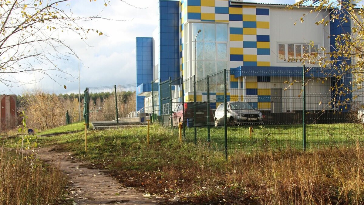     В рамках проекта «Пешком по Ижевску» активные жители Первомайского района вместе с главой города Олегом Бекмеметьевым осмотрели территории, которые нуждаются в благоустройстве.