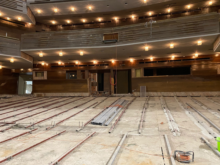     МХАТ: зал за три месяца до открытия. / Марина Райкина