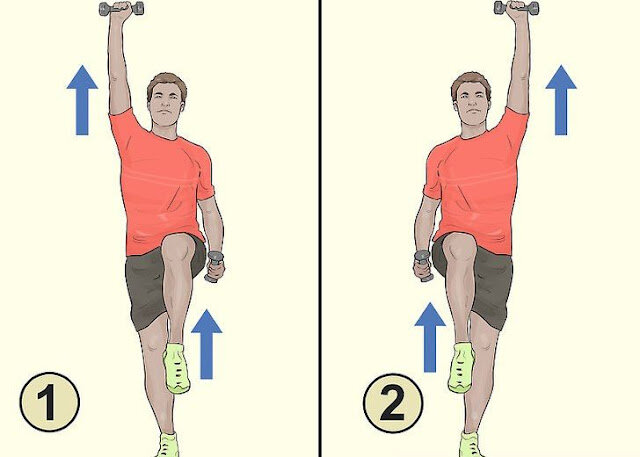 Выполните сет из 20 противоположных подъемов рук и ног