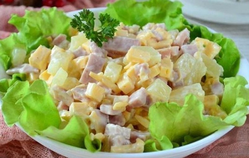 Салат с ветчиной и сыром