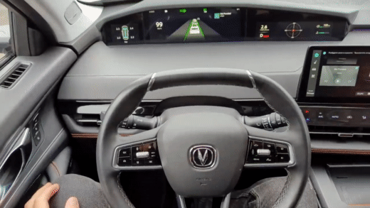 Наверное последний минус, который стоит отметить, это не совсем корректная работа адаптивного круиз-контроля, который всегда старается подруливать лево-вправо даже на прямой