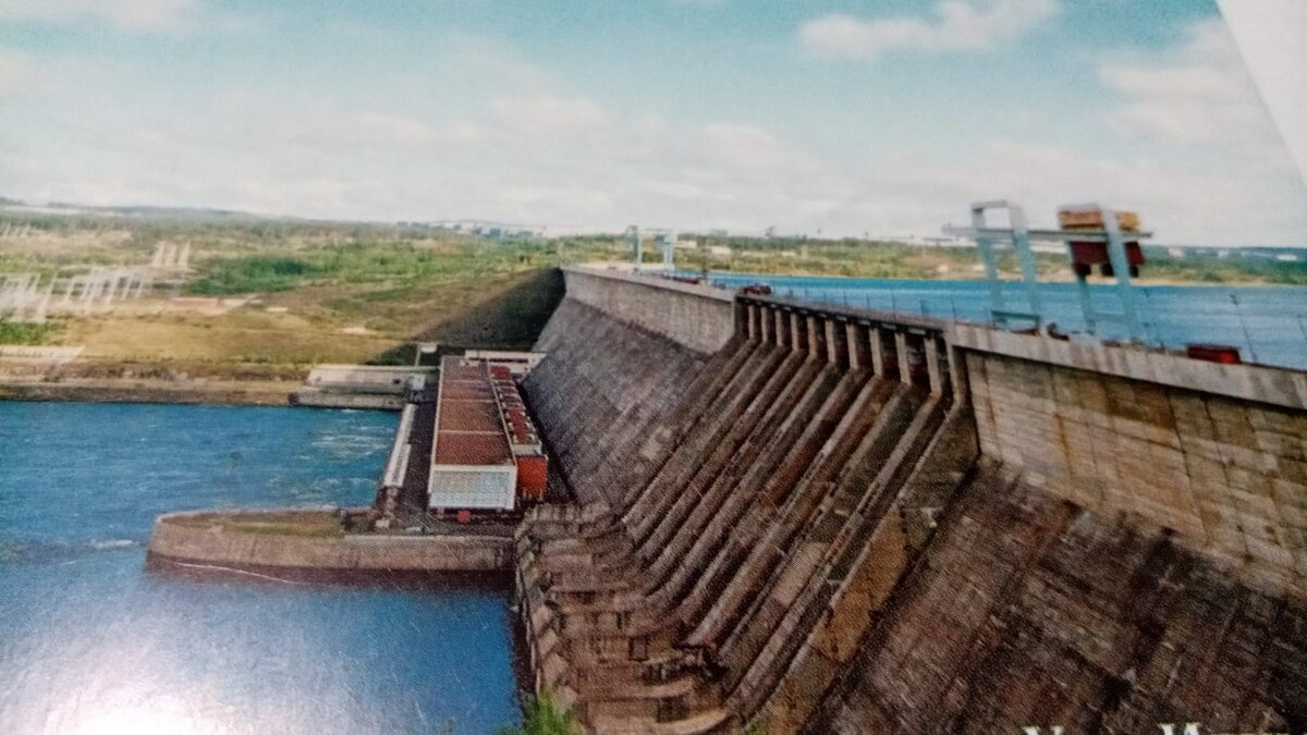 Фото автора с картинки Усть-Илимской ГЭС.