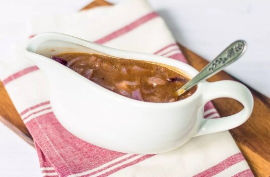 Универсальный луковый соус для ваших блюд. Всего за 35 минут!  Фото: thespruceeats.com