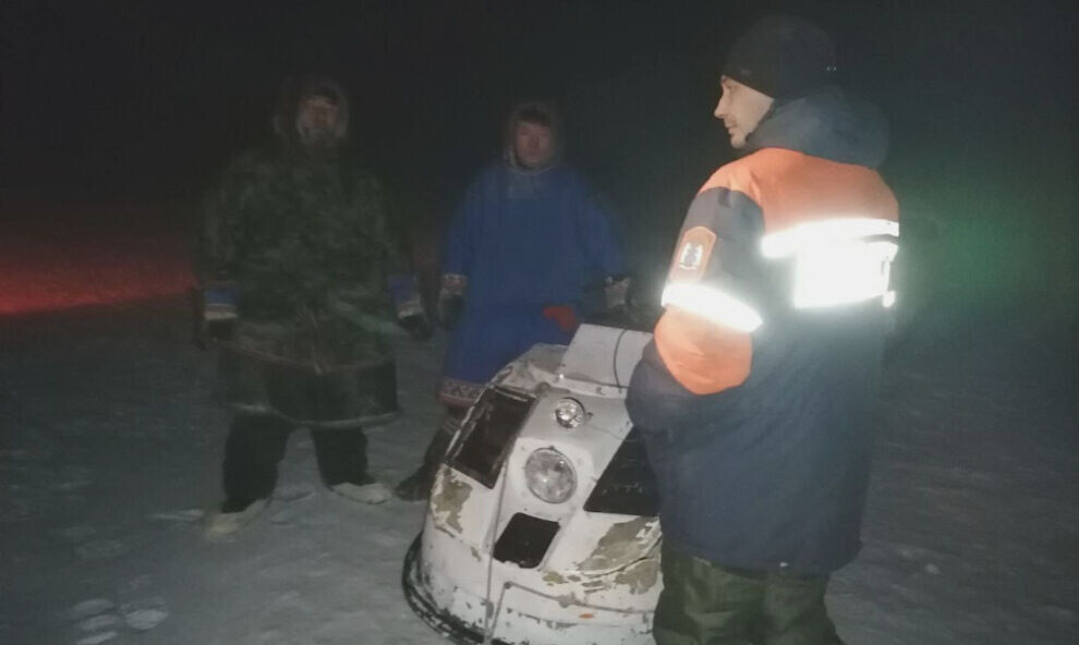    В ямальской тундре спасатели эвакуировали мужчин, у которых сломался снегоход