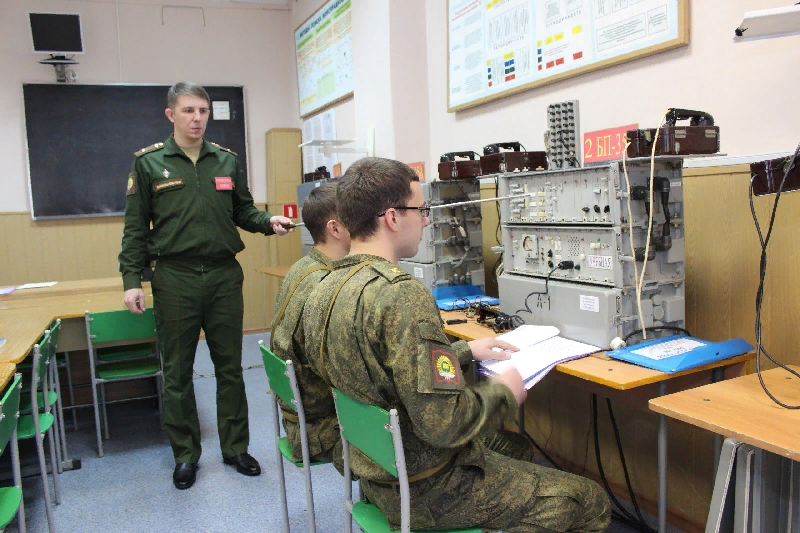 Технические вузы москвы с военной кафедрой. УВЦ ПГУ. Военный учебный центр. Военный преподаватель. Занятия с военнослужащими.