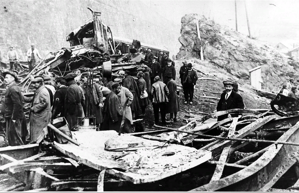 В ночь с 12 по 13 декабря 1917 года во Франции произошла крупнейшая в ее истории катастрофа на железнодорожных путях.-2