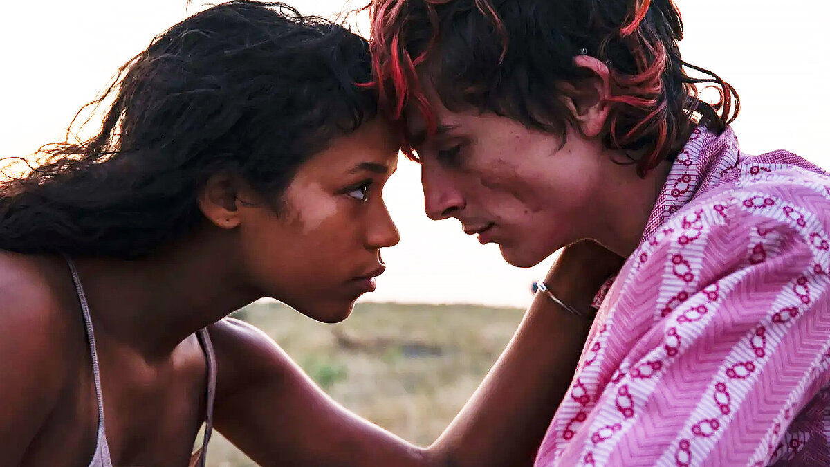 Фильм ЦЕЛИКОМ И ПОЛНОСТЬЮ 2022, Тейлор Расселл, Тимоти Шаламе