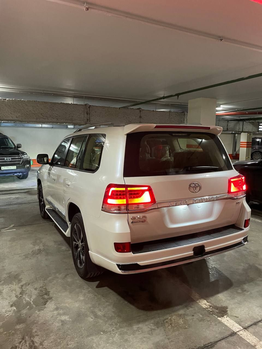 Согласитесь, что выглядит он круче, чем новомодная 300-ка?