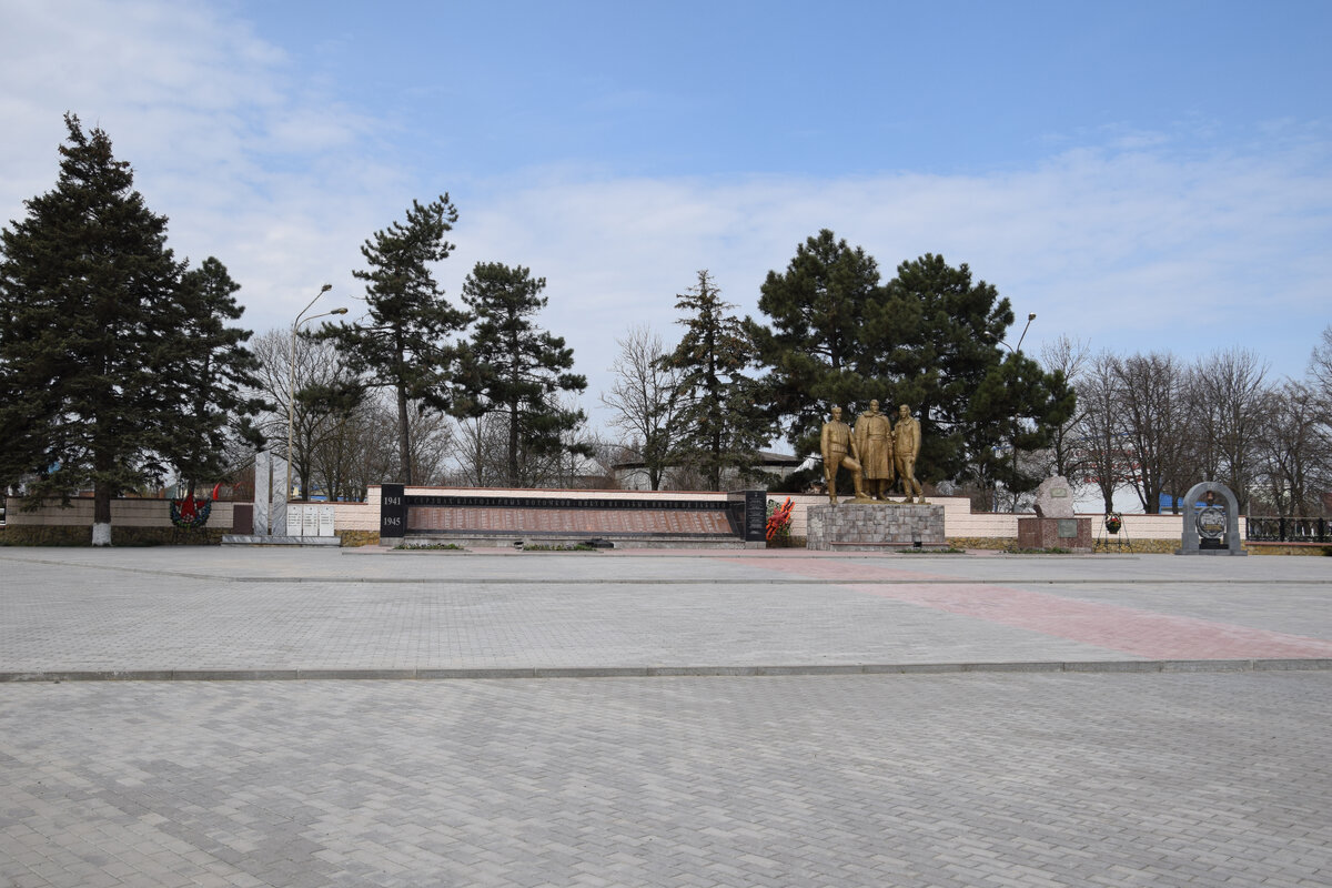 Станица тбилисская. Станица Тбилисская мемориал. Мемориальный комплекс ст. Тбилисская. Станица Тбилисская мемориал воинской славы. Военные памятники в Тбилисской.