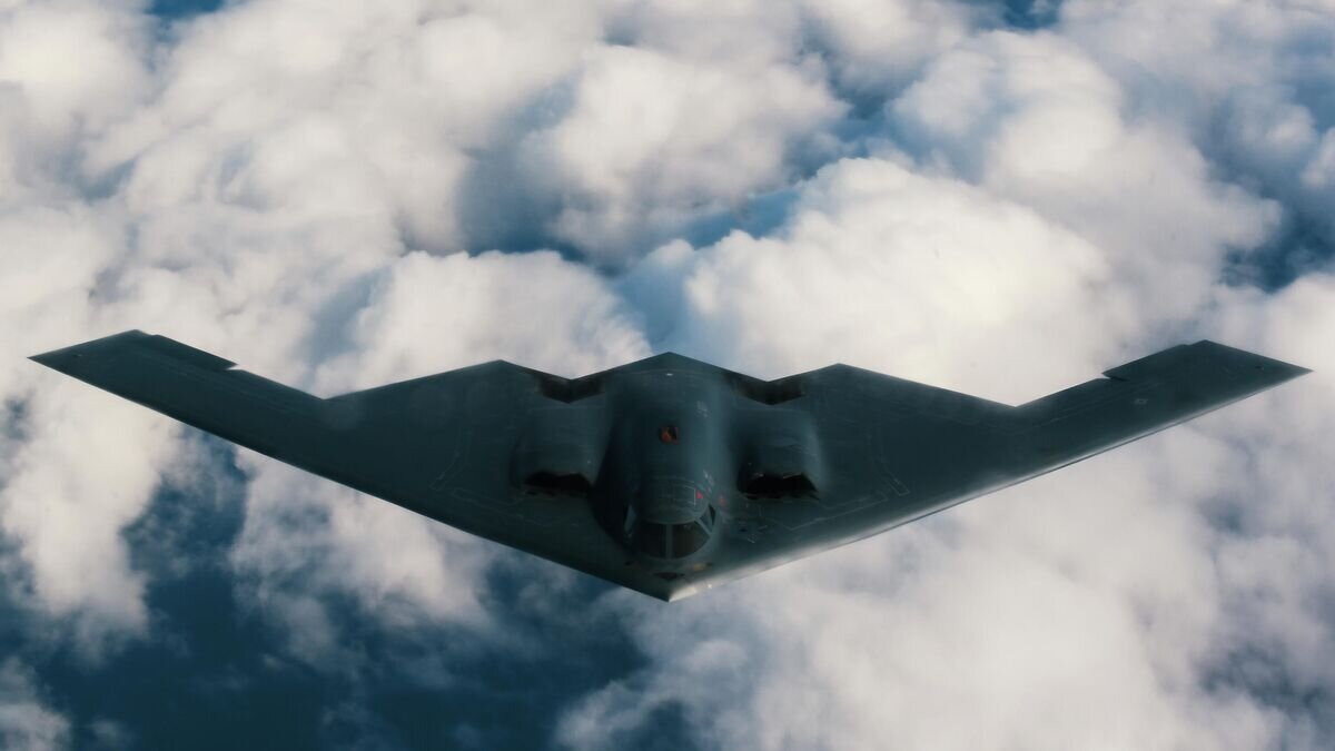    Американский малозаметный стратегический бомбардировщик Northrop B-2 Spirit© Фото : Public domain