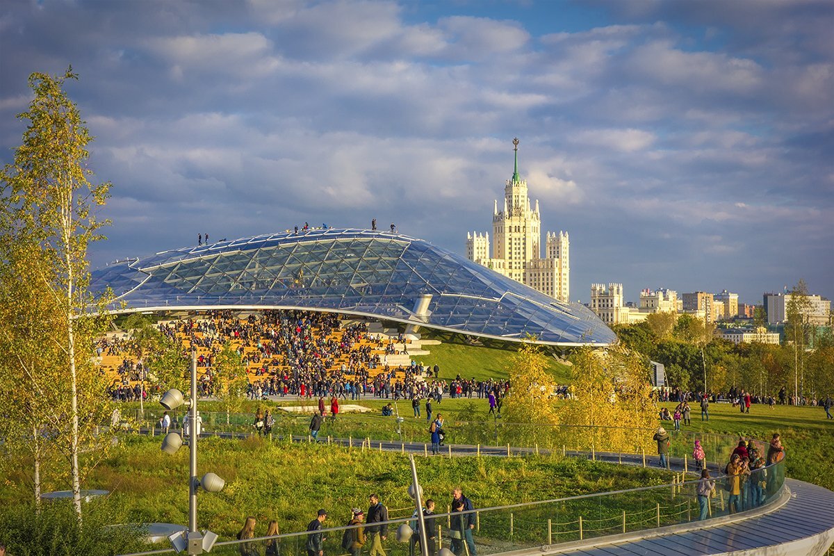 Парк Зарядье вечером
