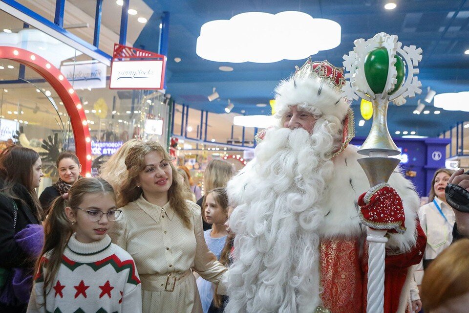     Декабрьский шопинг можно превратить в отдых для детей и взрослых. Фото: Софья Сандурская/АГН "Москва"