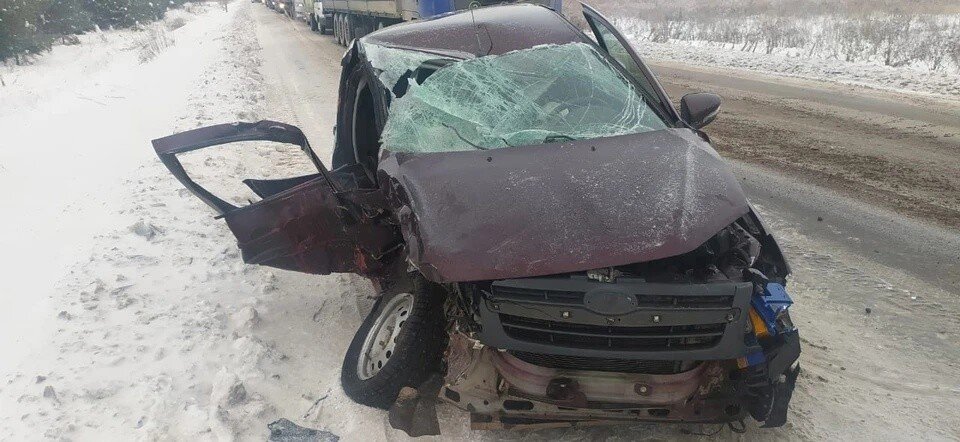     Водитель легковой машины выехал на встречку. Фото: 1 отдел УГИБДД по МВД