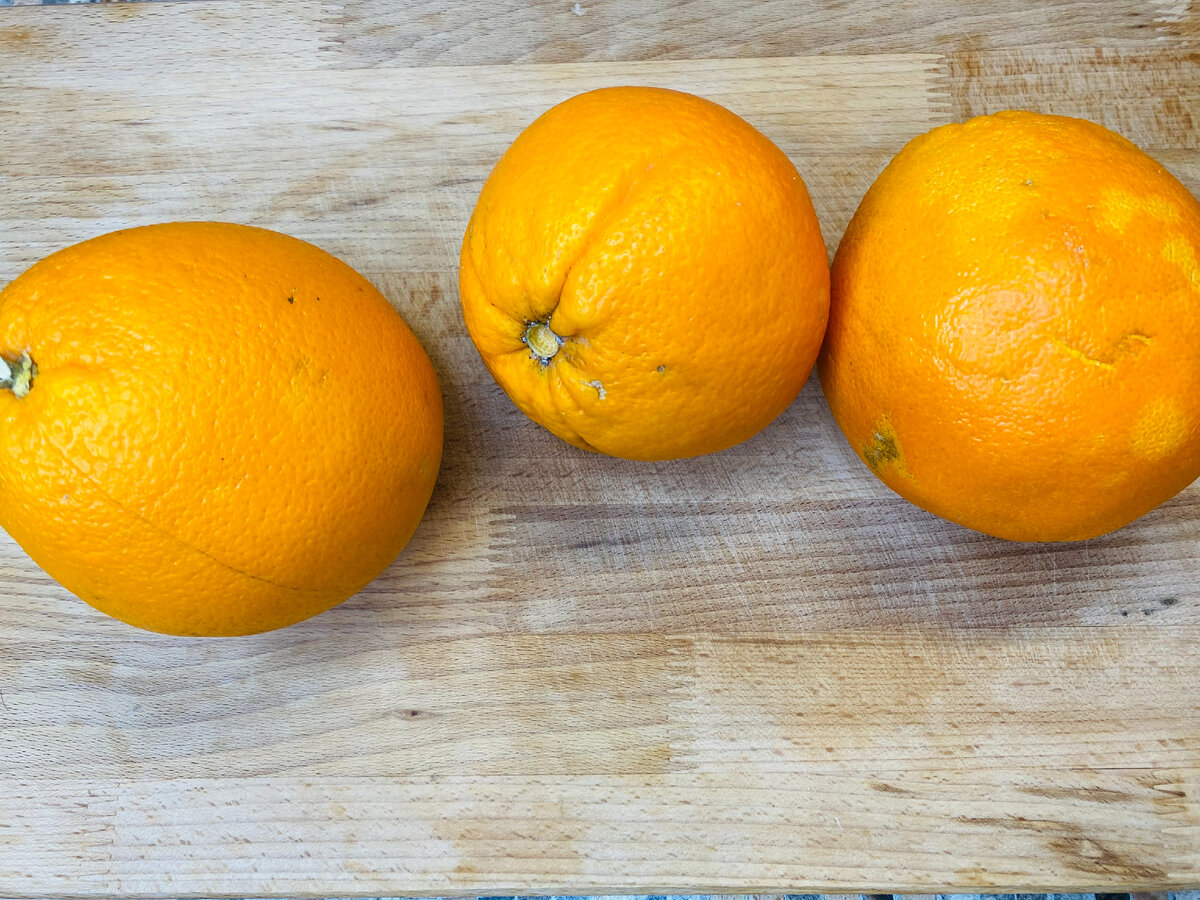 Хотел сделать заголовок в стиле дзена: "Апельсиновые корки теперь не выкидываю. Показываю, какую вкуснятину из них готовлю", но что-то передумалось...