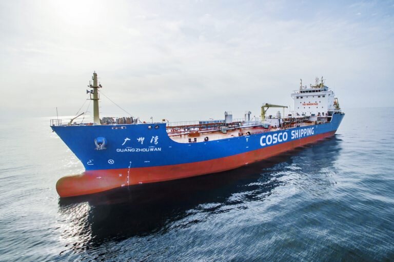 Судно компании China Cosco Shipping, которая не хочет возить нашу нефть. Источник: Яндекс.Картинки 