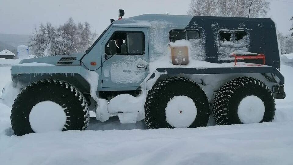     Около 20 человек попали в снежный плен на Тимофеевском перевале близ посёлка Ольга в Приморье. К людям из машины скорой, хлебовозки и даже пожарной отправились энергетики.