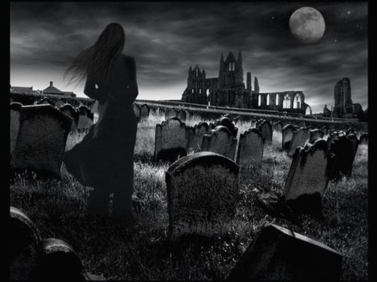 Готы на кладбище ночью
