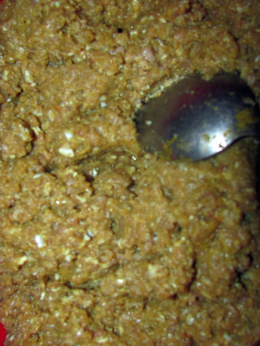 Тут репч.лук, чёрн. молотый перец, куркума, сушёная кинза