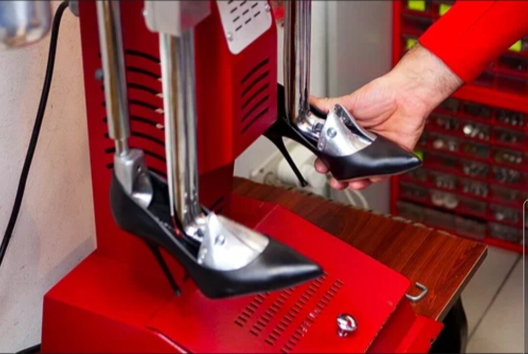 Растянуть обувь на размер, растяжка обуви в мастерской 