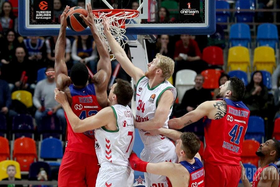 
Карл Хайнс в атаке, euroleague.net
