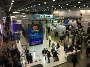 Суммарная посещаемость выставок составила 11 674 человека, что на 5 % больше прошлогодних показателей.22-я Международная выставка электронных компонентов, модулей и комплектующих ExpoElectronica завершилась 17 апреля, а вместе с ней и 17-я Международная выставка технологий, оборудования и материалов для производства изделий электронной и электротехнической промышленности ElectronTechExpo.Первый день, как и ожидалось, прошёл относительно тихо и позволил тщательно подготовить свои выставочные стенды участникам, и освоиться первым посетителям.Второй день работы выставок пришел активно и продуктивно: посетители на протяжении всего дня имели возможность познакомиться с продукцией экспонентов, получить множество полезных контактов, а участники презентовали свою продукцию партнерам и новым потенциальным клиентам.