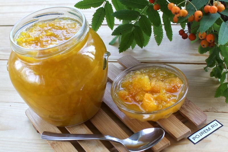 Варенье из тыквы не только вкусное, но и полезное. При добавлении в него кураги оно становится ещё более полезным. Такое варенье нужно готовить в два захода по 1 часу. Можно это сделать на плите, в мультиварке или в хлебопечке.